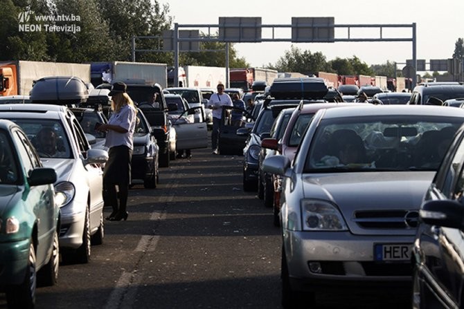 Auto-put-guzva-saobracaj-670x447