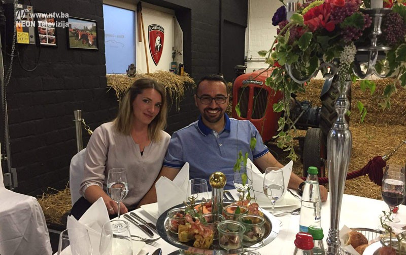 57c5fb25-0fb0-4e1c-b1f9-51e60a0a0a64-elvis-sa-suprugom