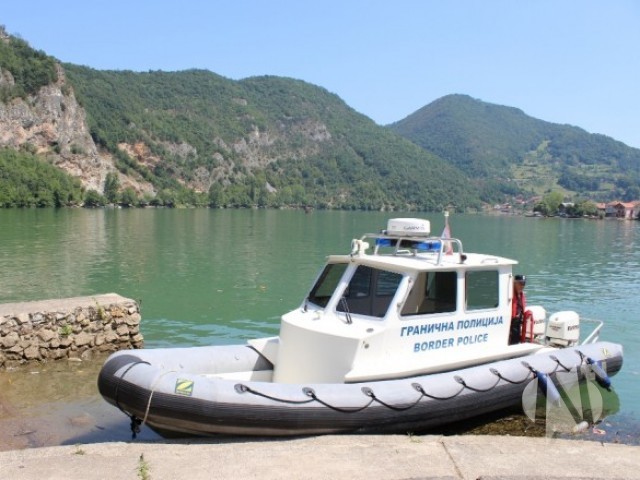 big_1379959566-gliser-koji-granicna-policija-srbije-koristi-za-cuvanje-granice-sa-bih