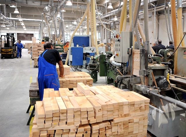 KLANA, 22 09. 2011. - Dodjela dravne potpore drvnoj industriji u Klani, DI Klana, miladin markoviæ i boidar pankretiæ DRVNA INDUSTRIJA, STOLICA, IZRADA SNIMIO: VEDRAN KARUZA